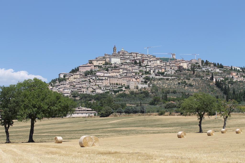 Residenza Sant'Emiliano Hotel Trevi Exterior photo